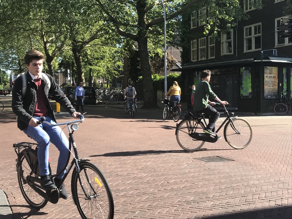 Il roule 3 heures 30 à vélo pour soutenir les gilets jaunes - Le Journal  des Flandres